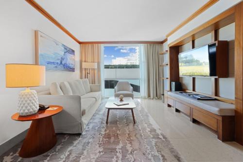 1BR Private Residence at Carillon Resort - 503