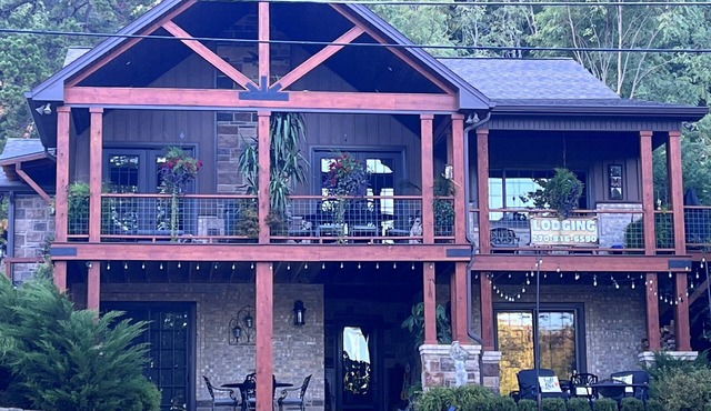 1of2 Bedroom Suites at Lake Barkley Old Kuttawa, KY - w/golf cart