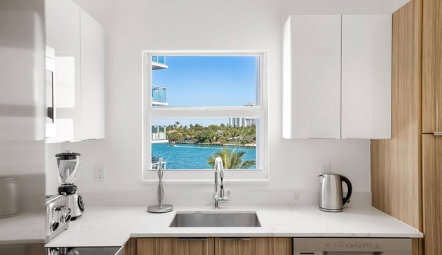 2 Bed 2 Bath, Private Balcony and Water Views