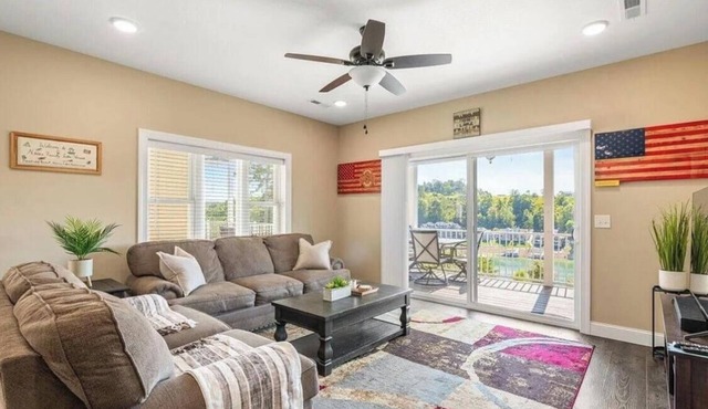 2 bedroom condo in Deerfield Resort with a beautiful view of the Lake sleeps 6