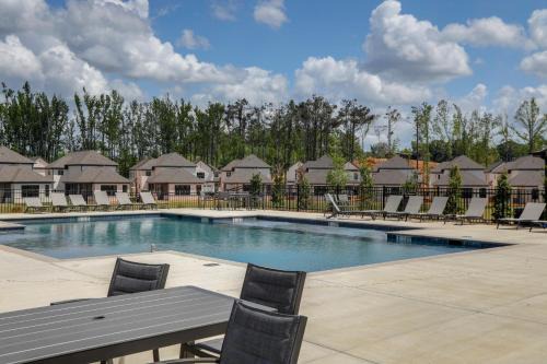 2 Mi to Dtwn! Newly Built Oxford Retreat w/Porch
