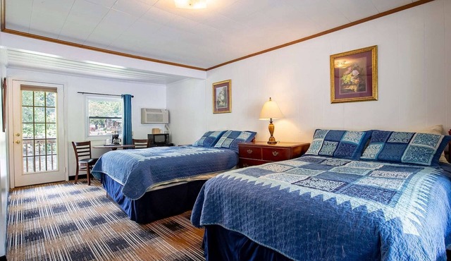 2 Queen Beds with River View