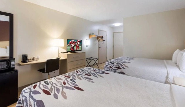 2 Spaces w/ Free Coffee in Lobby w/ Parking! Close to Mountain Life Museum, KY!