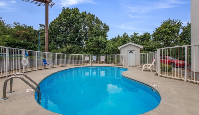 2 Units | Budget-Friendly Rooms Perfect for Exploring Knoxville