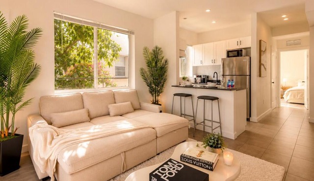 204 Next to Brickell King bed Location Modern