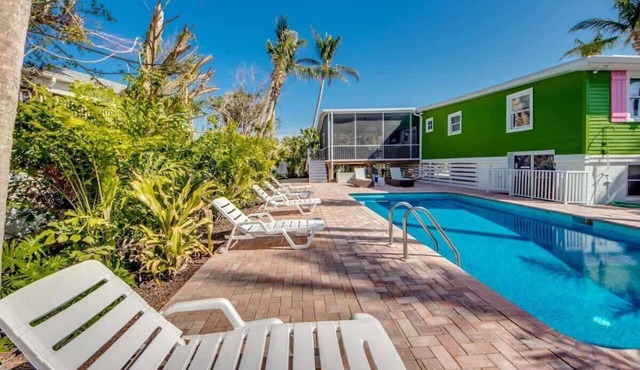 275 Ohio Charming Pool Home near the Beach