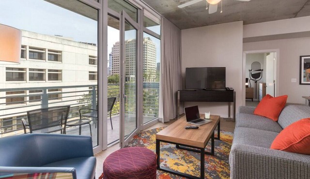 2BD/Austin - Full Kitchen, W/D, Balcony, Fire Pit! in Austin
