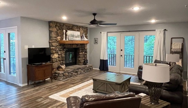 2BR 2Bath Condo Tree top view located at Lake Ouachita.