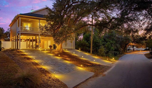 2min WALK to Beach, Pool, Hot Tub, SL16, 5BR House