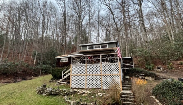 3/2 house in the mountains between Highlands and Cashiers near Lake Glenville