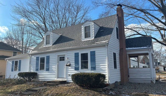 3-bedroom house in charming La Porte three minute walk to beautiful Stone Lake