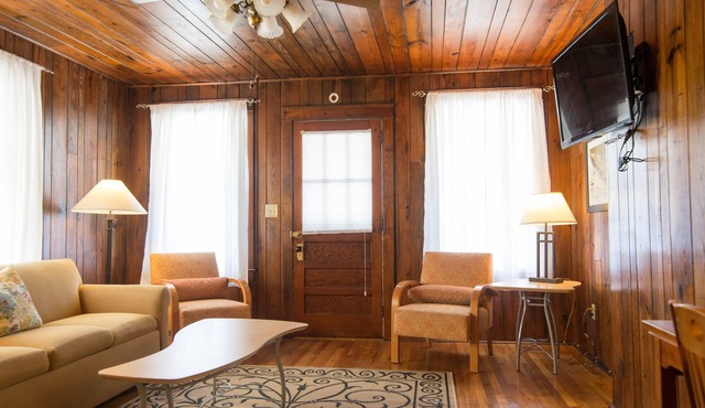 3 Br 2 Ba Cottage, pet friendly, walk 300 Ft. to the ocean, Boardwalk and Pier
