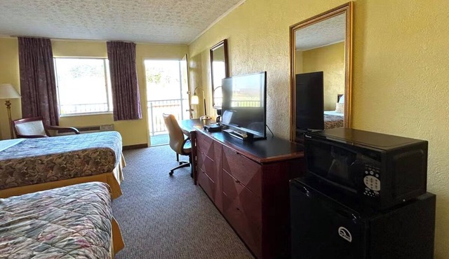 3 Convenient Units| Logan Adventure Base | Hocking Hills | Waterfall & Cave Fun