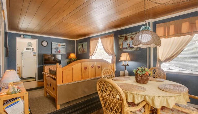 < 3 Mi to Golf & Swim: Cozy Oasis in Lake Worth!