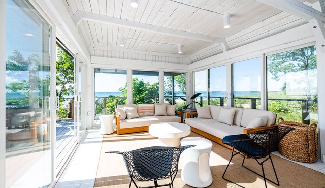 (3 Nt Min) Lakefront Home With Private Beach and Sauna!