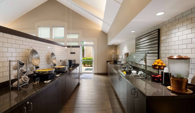 3 Spacious Suites with Fully-equipped Kitchens! Pool Access & Sports Court!