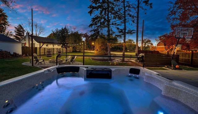 35-Guest Luxury Estate | Hot Tub, Sauna | Near ND
