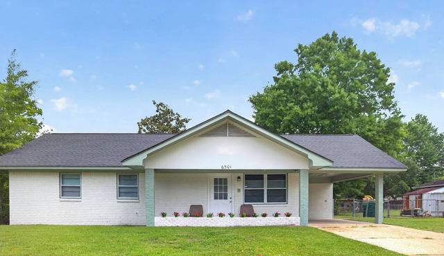 3BD/2BA near Downtown Ocean Springs & beaches! The Balboa Bayhouse