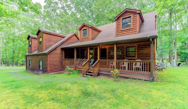 3BR - Cozy Log Cabin - Hot Tub