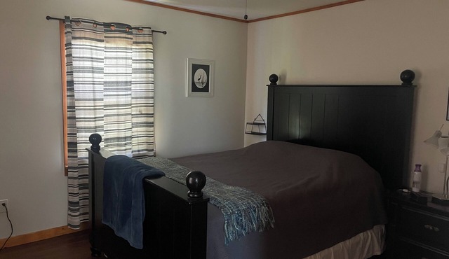 4-bedroom house close to Lakes Jocassee and Keowee fenced yard for dogs