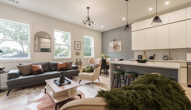 4 br + 4 ba - Sleeps 6 - 2 Car Garage!