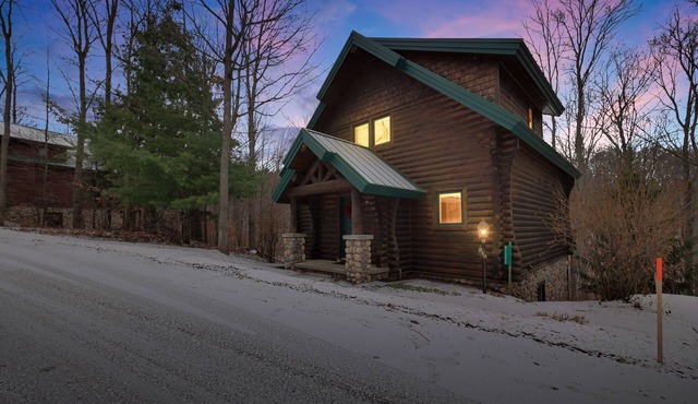 4 BR Mountain Cabin #830 | Private Hot Tub | Ski-in/Ski-out