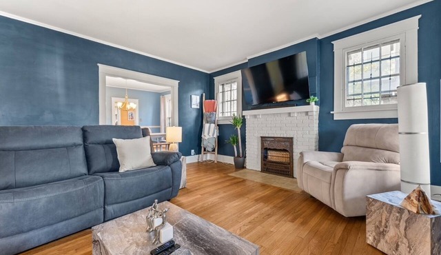 4 KING BEDS Luxurious Historic Home in the Heart of Memphis