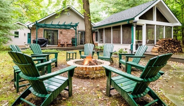 (4 Nt Min!) Harbert Home With Hot Tub & Close To Beach!