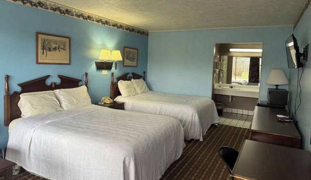 4 Perfect 2 Full Beds Rooms for Groups Near Attractions + Dining Options