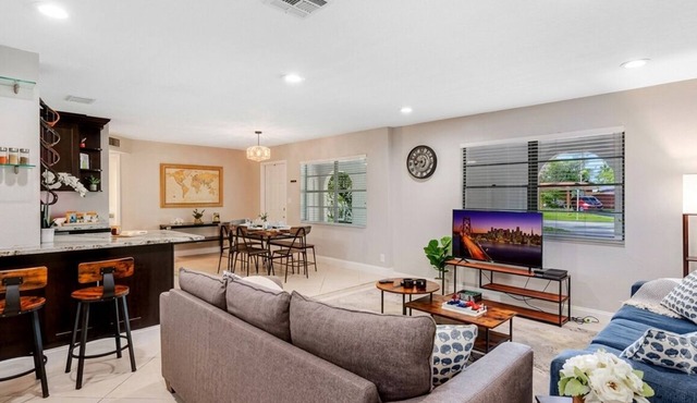 4BR Getaway w/Private Pool~Game Room~Outdoor Bar