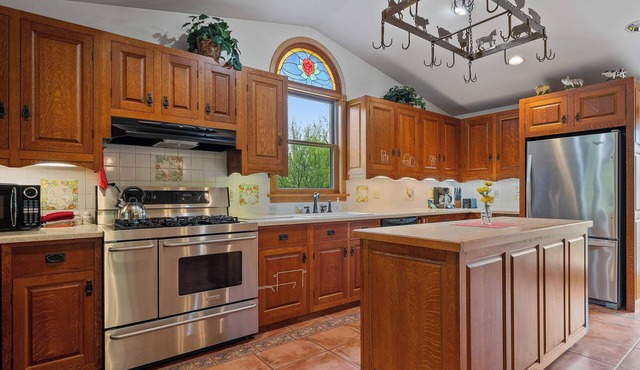 5 Acres in Ellison Bay! The Goddess Door Family Home
