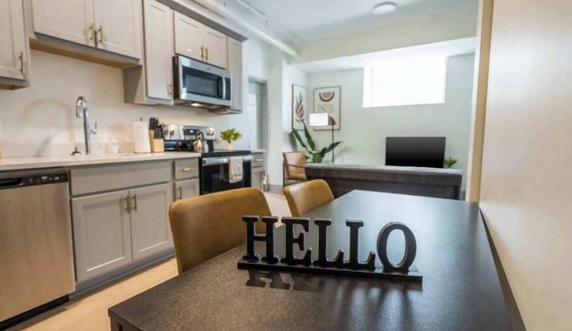 6- Unit Bright Condo w Free Parking | Med District
