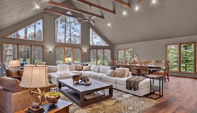 6BR Northern Fox Lodge on 17th Hole w/Private Hot Tub & Game Room