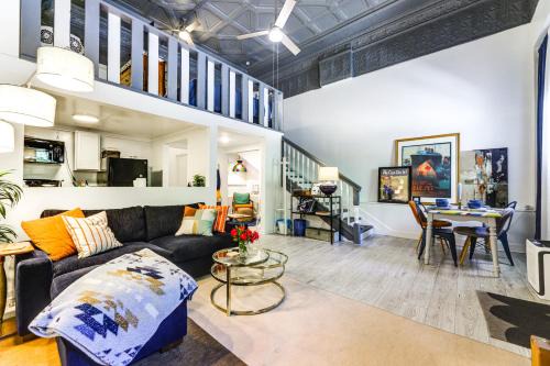 7 Mi to Dtwn: Charming Couple's Cove in Cincinnati