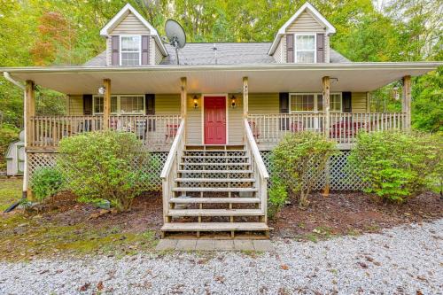 7 Mi to Franklin: Peaceful Home w/Deck & Yard!
