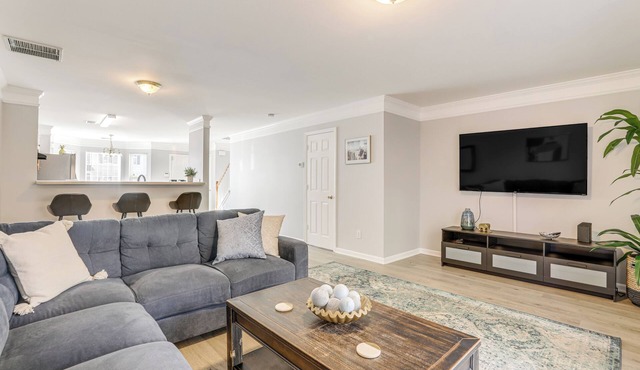 7 Mi to Mercedes-Benz Stadium & Dtwn: ATL Townhome