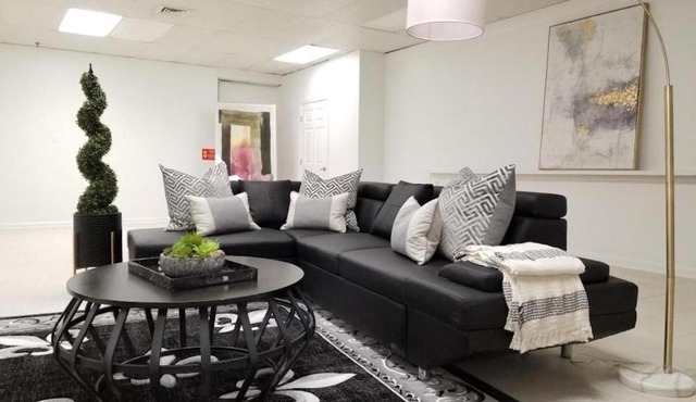 9BR-SLEEPS 19. Amazing Deal!