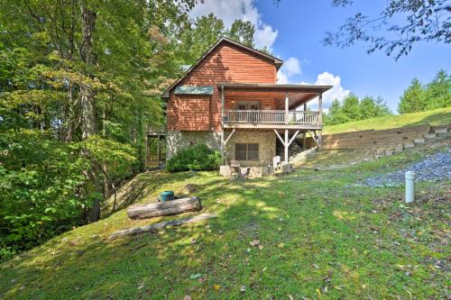 'A Bit of Heaven' Cabin < 13 Miles from Boone!