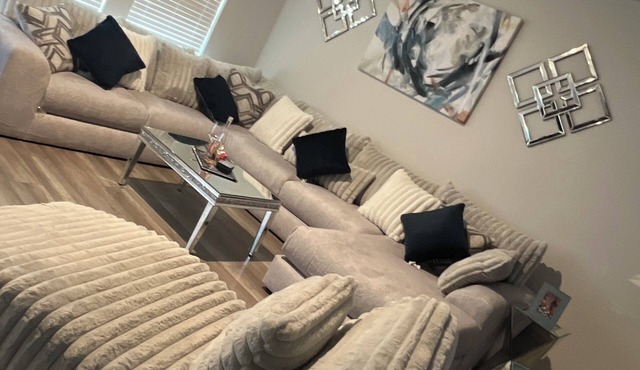 A Cozy Summerville Getaway!