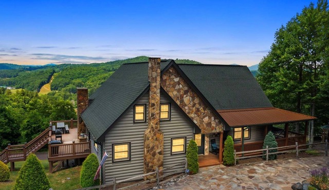 A Home Sweet Home: Spacious 5-bedroom cabin in Fleetwood, NC,great for family retreats