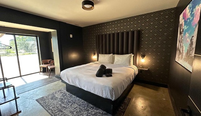A12 The Crown Duo Suite