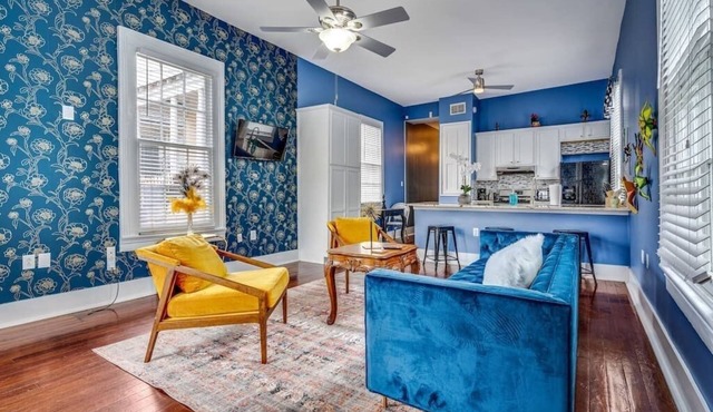 Adorable Mid City 2 Bedroom Centrally Located!