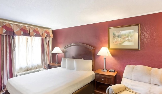 Affordability Meets Comfort in the Knights Inn Ashland! Pool, Pet-Friendly!