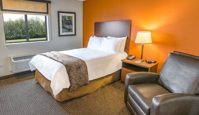 Affordable Room w/Kitchen Ideal for Long Stays Near Nashville International
