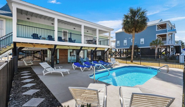 AfterMath: Walkable Garden City Beach Rental w/Pool & Deck