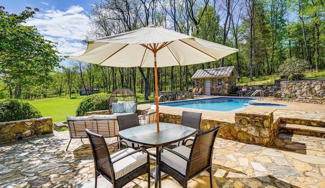 Aldie Home w/Private Pool: Near Wineries!