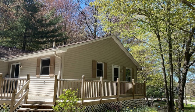 All-Season Vacation Get-Away and Private Disc Golf Course