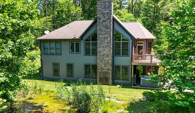 All Seasons Lodge | Hocking Hills, Hot Tub, Pond