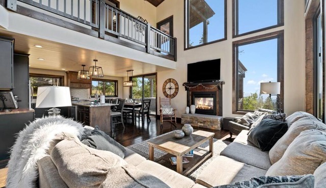 Altitude Adjustment- Panoramic Views, Sleeps 12