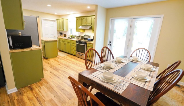 An explorer's escape - 3 bed 2 bath house with AC in Hico